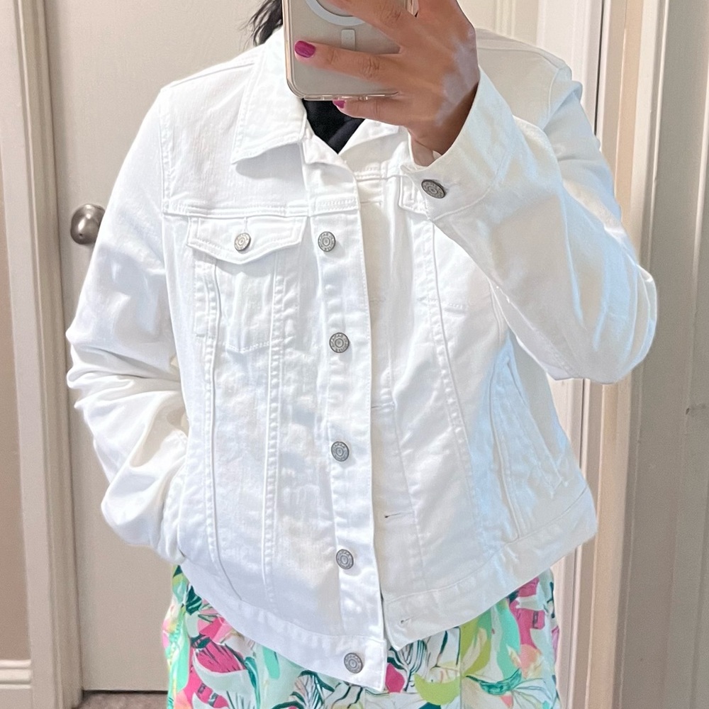 EUC White Banana Republic Jean Jacket in size Medium